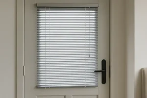 Persiana horizontal alumínio 25mm para porta: descubra o que faz dela a escolha ideal
